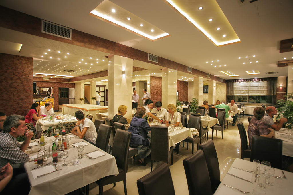 Hotel Ellena แฮร์เซ็ก-โนวี ภายนอก รูปภาพ
