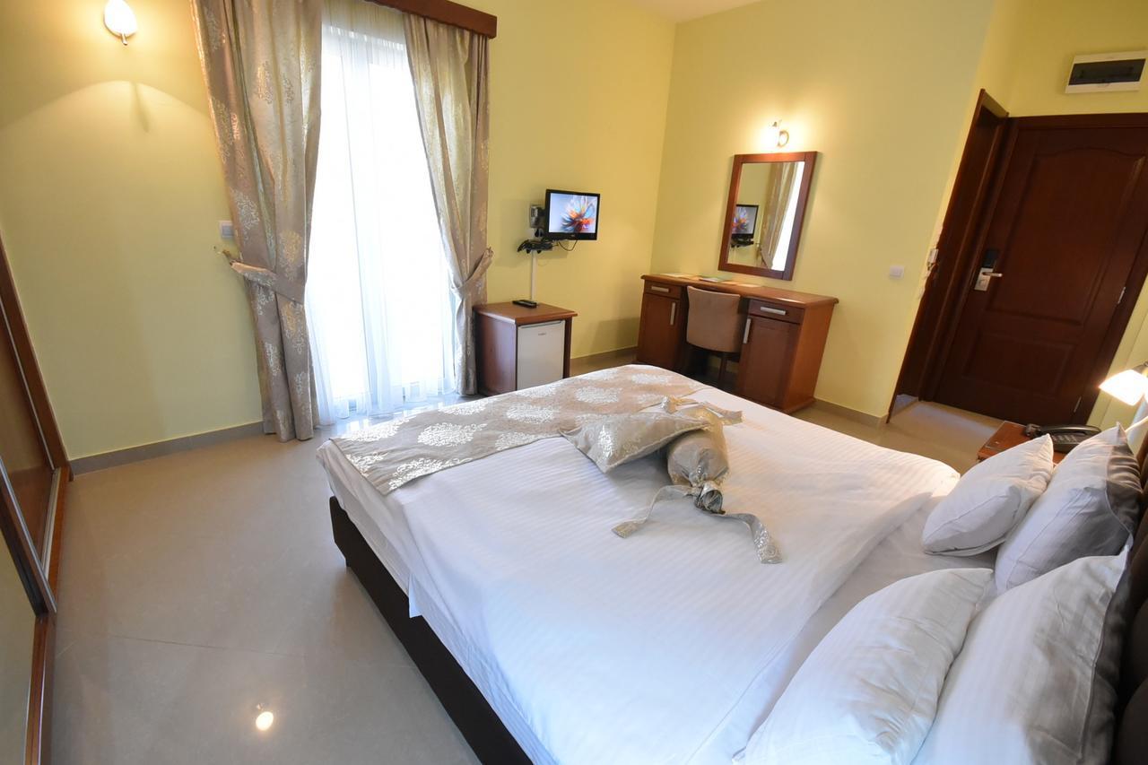 Hotel Ellena แฮร์เซ็ก-โนวี ภายนอก รูปภาพ